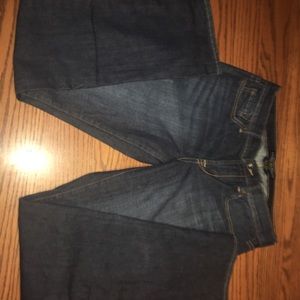 Lucky brand women’s jeans.. sweet’n straight..